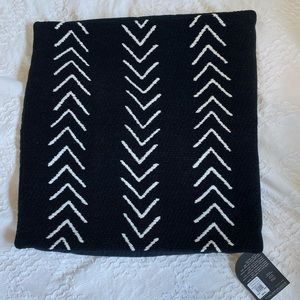 Arrow Pillow Cover by Pottery Barn X Modern Baby✨